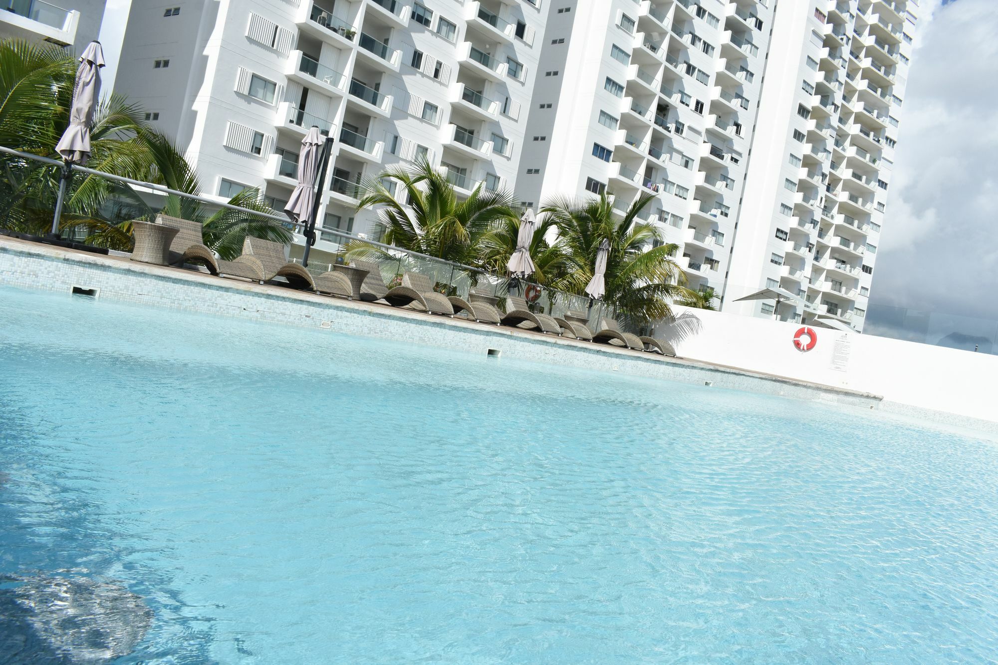 Barcelona Tower By Koox Luxury Collection Aparthotel Cancun Exterior photo